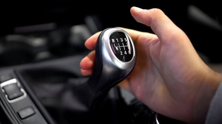 Student learning manual driving
